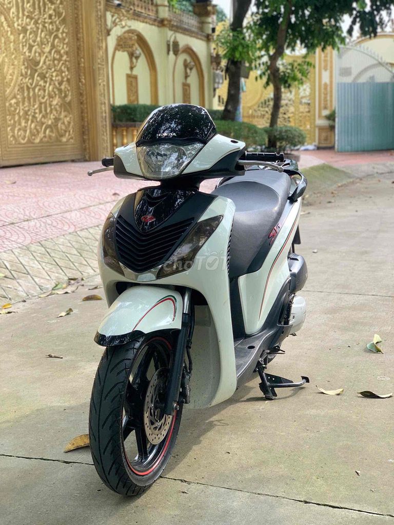 🌈Xe honda SH 2012 trắng  đen  mới len ken  90 %. Mua bán Xe máy tại Thành phố Thủ Đức Tp Hồ Chí Minh được đăng bởi Nguyễn Thanh Bình hình 6