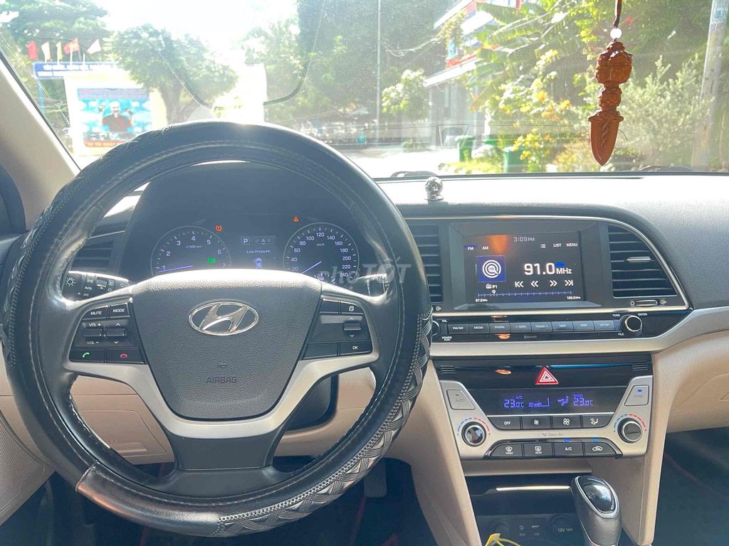 Hyundai Elantra 2018 1.6 AT - 1 km. Mua bán Ô tô tại Quận 12 Tp Hồ Chí Minh được đăng bởi helo hình 11