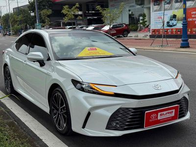 Toyota Camry 2025 2.5HEV TOP - 1300 km màu trắng. Mua bán Ô tô tại Thành phố Thủ Đức Tp Hồ Chí Minh được đăng bởi Hữu Phúc