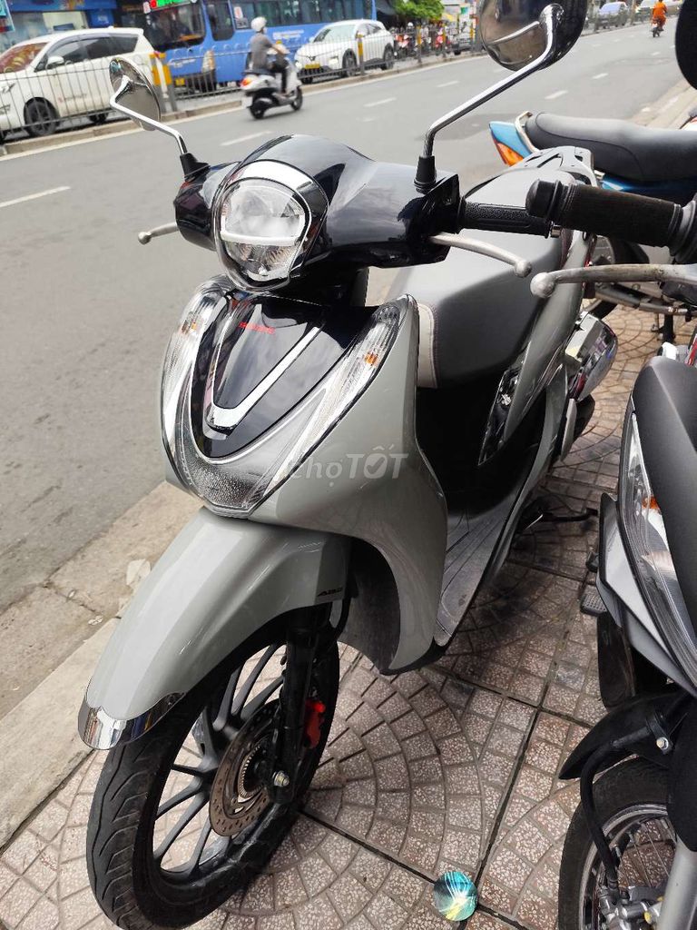 Xe đẹp cần bán gấp cho người cần nhé các bạn ơi. Mua bán Xe máy tại Quận Phú Nhuận Tp Hồ Chí Minh được đăng bởi Hiếu Nguyễn hình 5