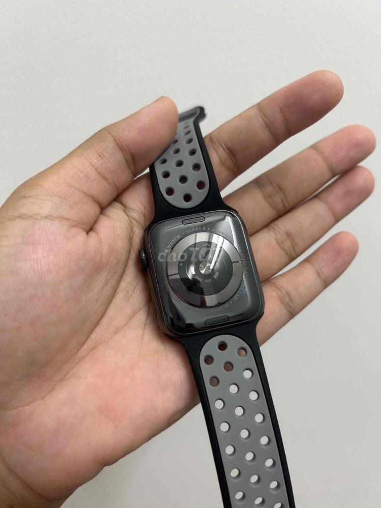 aw sr4 44mm thép đẹp 99% pin 81% cần bán