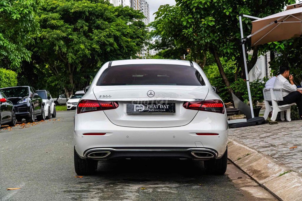 Mercedes E200 Exclusive 2023 белый 18 000 миль