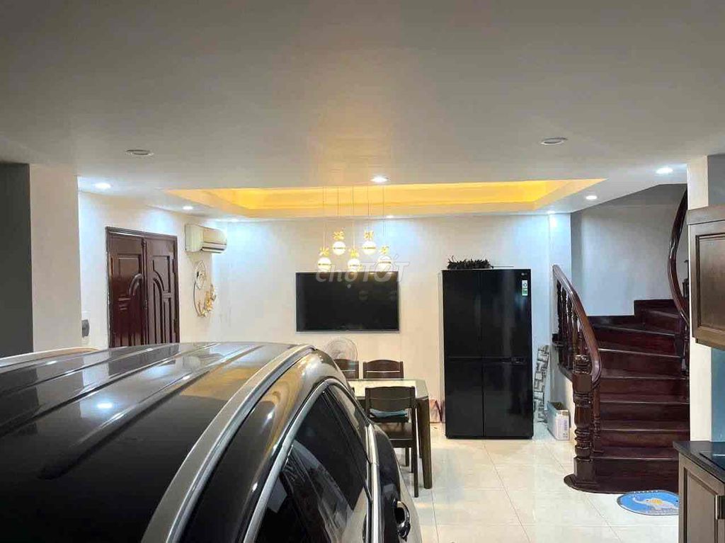 Hàng tiềm năng 60m2 Phố Vip Hoàng Cầu chỉ 13 tỷ Gara Oto