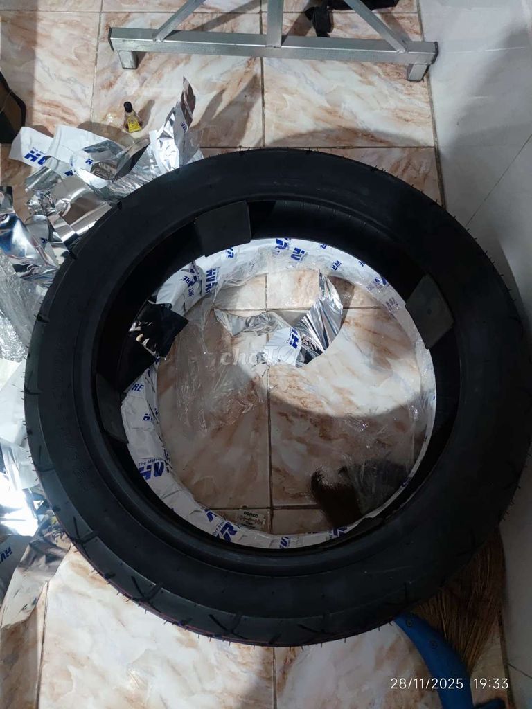 Lốp xe máy SH 125 150 10***-16 Mới 100%. Mua bán Phụ tùng xe tại Thị xã Bình Minh Vĩnh Long được đăng bởi Nguyễn Bi hình 2