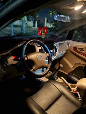 Toyota Innova 7 chỗ số sàn xe gia đình
