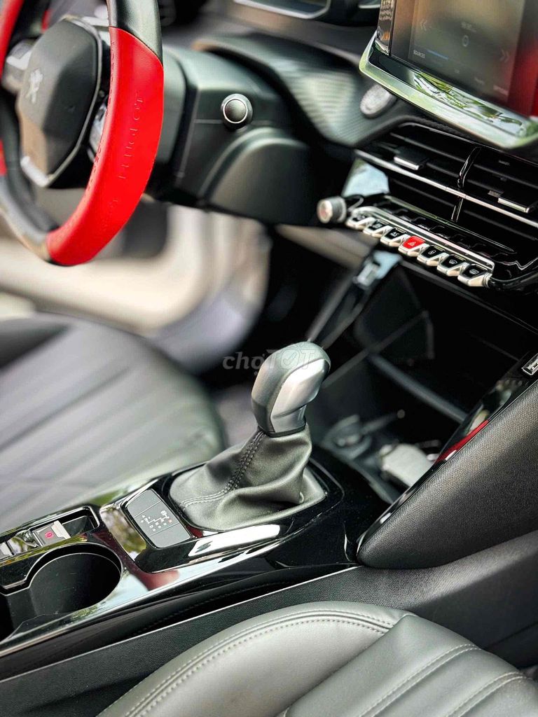 Peugeot 2008 GTline - trắng siêu đẹp siêu cá tính. Mua bán Ô tô tại Quận Cầu Giấy Hà Nội được đăng bởi Thái Hoàng Long Auto hình 10