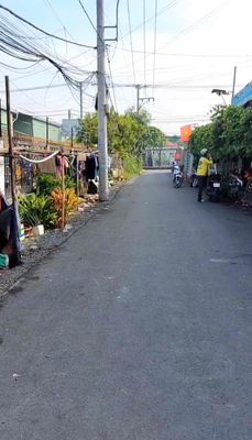 Nhà 42m2 MT đường nhựa lô 2