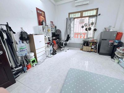PHÒNG CỬA SỔ TO ĐI BỘ ĐẾN GTVT NGOẠI THƯƠNG HUTECH