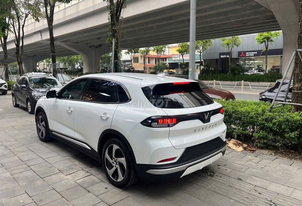 VinFast VF8 Trắng Eco 2022 màu trắng. Mua bán Ô tô tại Quận Cầu Giấy Hà Nội được đăng bởi Vinfast Ocean Park Gia Lâm Hà Nội hình 3