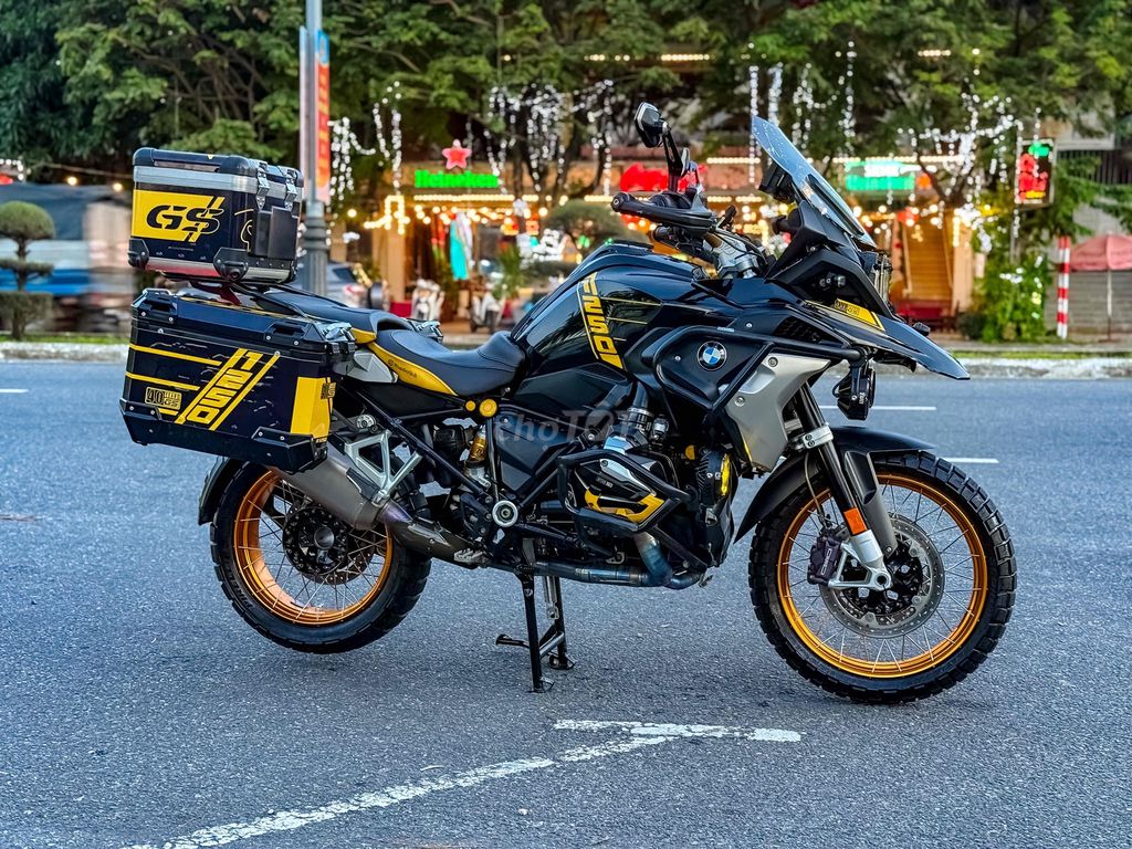 GS 1250 bản Kỉ Niệm 40th. Mua bán Xe máy tại Quận Hải Châu Đà Nẵng được đăng bởi Thái Hoàng Phi Linh hình 2