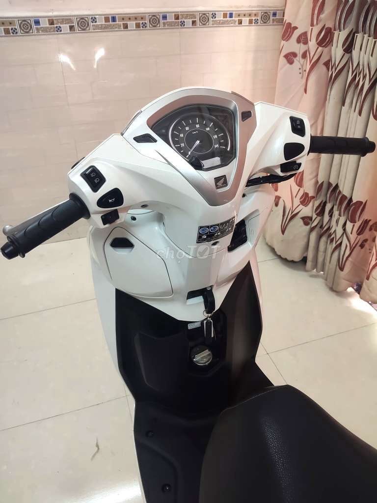 LEAD 4val chínhchủ 2024 đi đúng 2600km mới 99,9%. Mua bán Xe máy tại Quận Gò Vấp Tp Hồ Chí Minh được đăng bởi Mr Lam hình 11