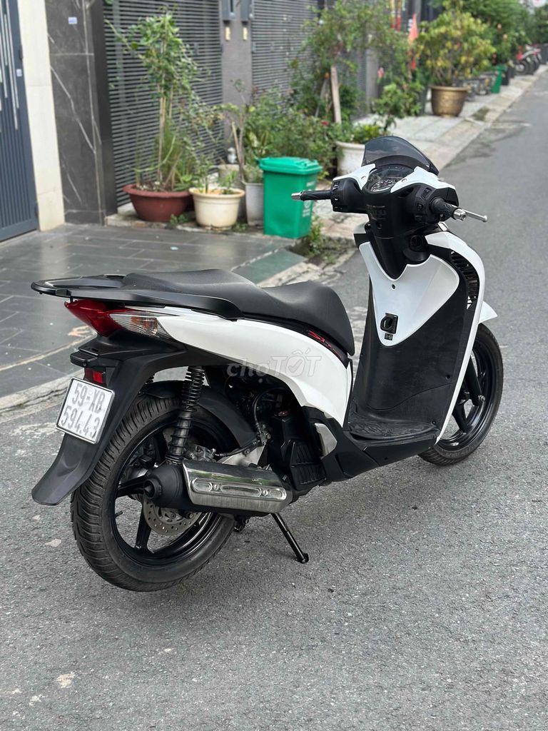 🌈Cần bán xe Honda SH 125cc ĐK 2014 Khoá Smartkey B