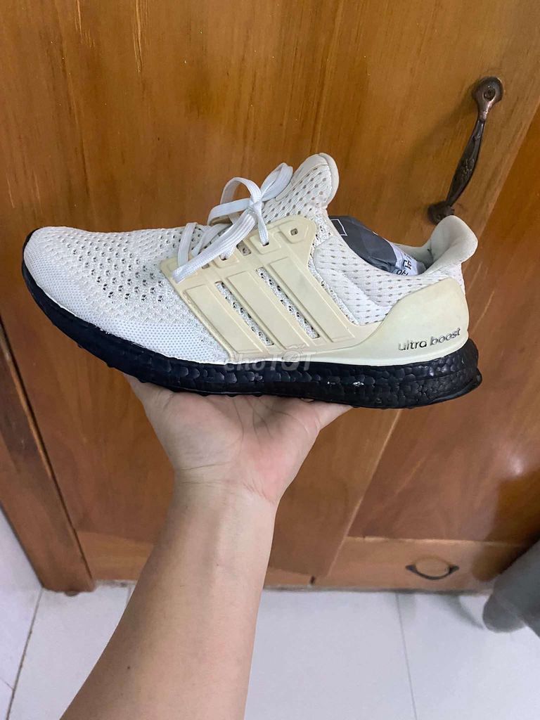 Adidas Ultra Boost Trắng size 40. Mua bán Giày dép tại Thành phố Thủ Đức Tp Hồ Chí Minh được đăng bởi HÀNG SI HIỆU hình 1