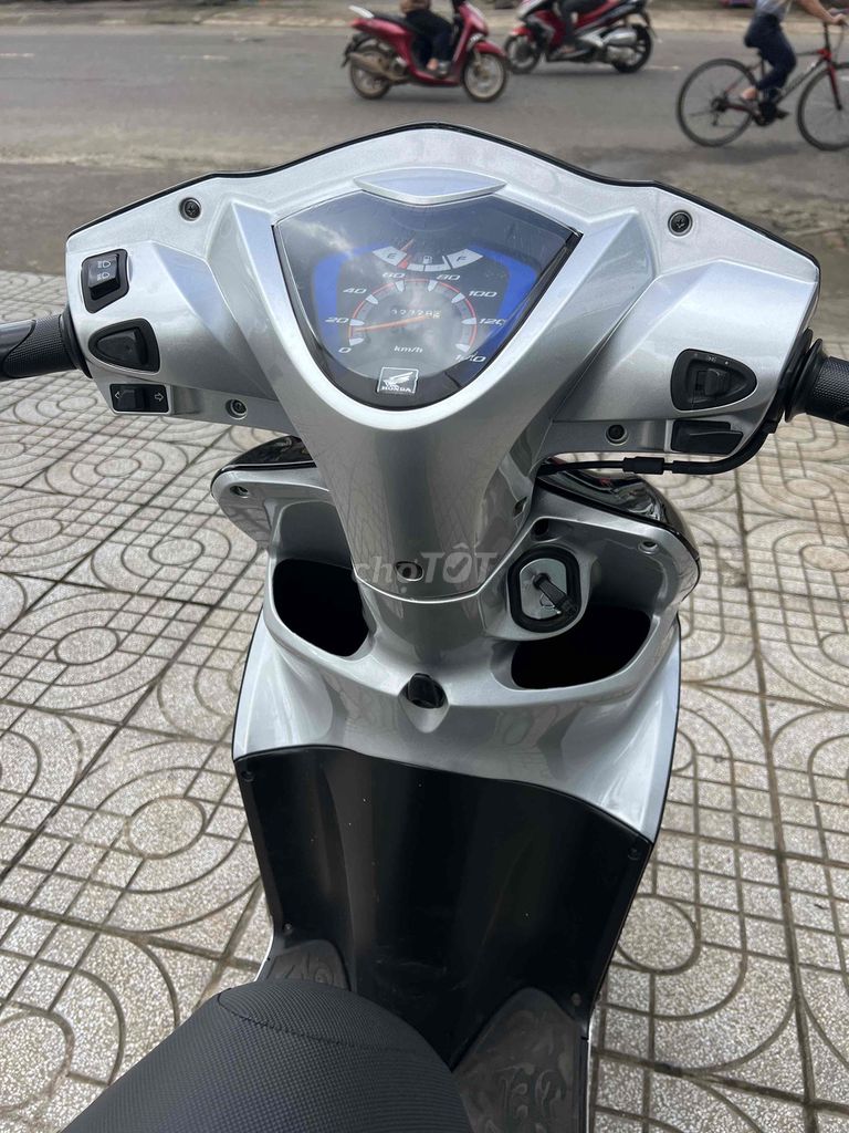 HonDa Vision chính chủ máy móc rin êm, áo quần đẹp. Mua bán Xe máy tại Thành phố Pleiku Gia Lai được đăng bởi Hải Trần hình 5