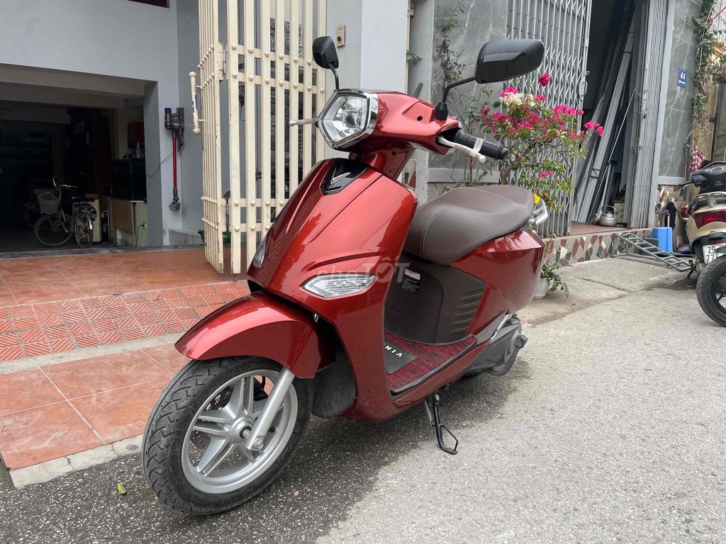 Bán xe Vento mầu đỏ cam, odo dưới 2000km