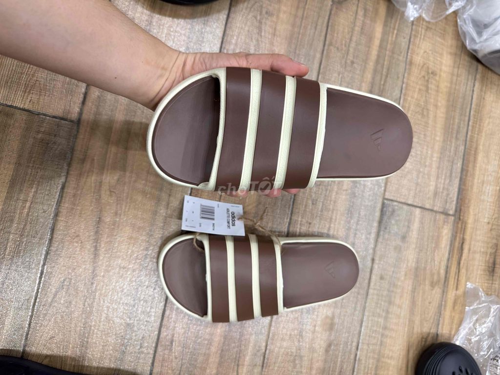 Dép lê Adidas đúc Nâu. Mua bán Giày dép tại Huyện Chương Mỹ Hà Nội được đăng bởi chuyên si tuyển ĐỒ DA HIỆU hình 1