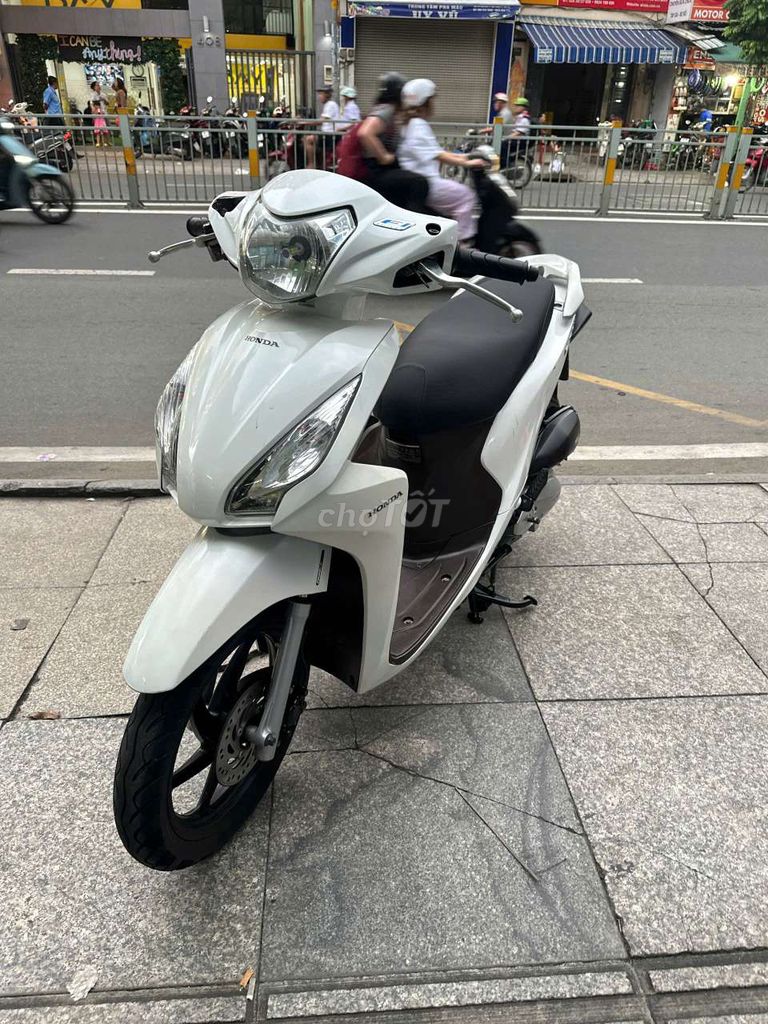 Honda vision 2016 mới 90% Bstp chính chủ. Mua bán Xe máy tại Quận Tân Phú Tp Hồ Chí Minh được đăng bởi Tuanduy hình 1