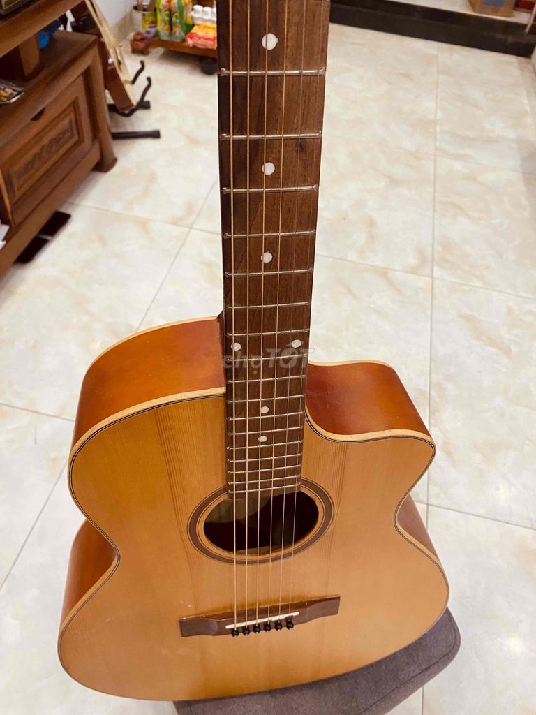 Thanh lý guitar còn mới kenh