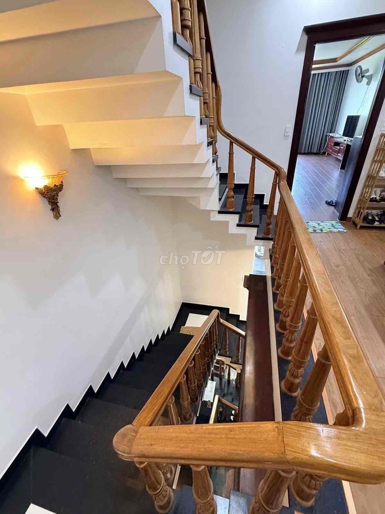 Giảm giá hơn 2 tỷ cần bán nhanh nhà 5 tầng Nguyễn Phước lan