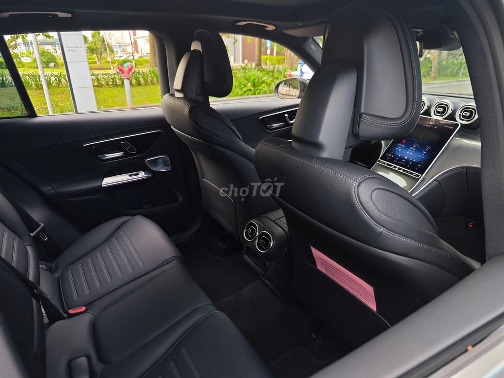 XE LƯỚT HÃNG-Mercedes Benz GLC 300 4Matic 7500 km. Mua bán Ô tô tại Quận 7 Tp Hồ Chí Minh được đăng bởi NGỌC ANH MERCEDES PMH hình 6