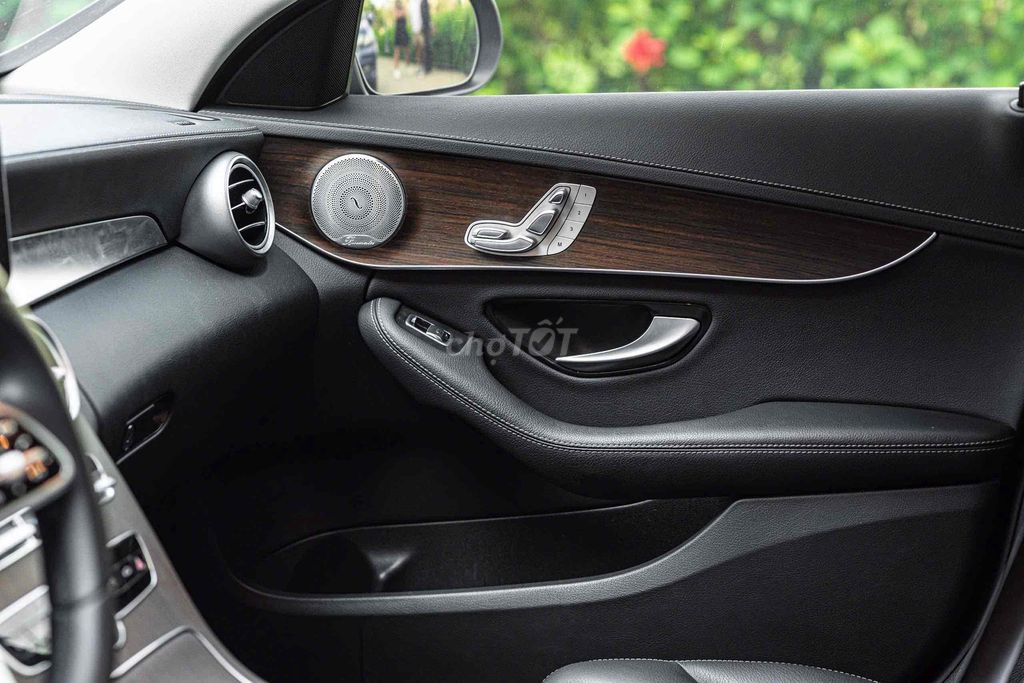 C200 Exclusive model 2022 màu đen siêu đẹp giá tôt. Mua bán Ô tô tại Quận 7 Tp Hồ Chí Minh được đăng bởi Dương Phương hình 15