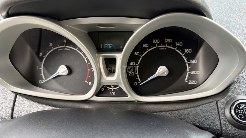 Ford EcoSport белый 5 мест 119.024 км