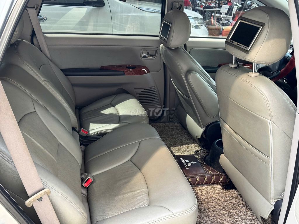 Mitsubishi Grandis 2006 Bạc 78.000 km cọp hiếm. Mua bán Ô tô tại Quận 12 Tp Hồ Chí Minh được đăng bởi Danh 631 hình 4