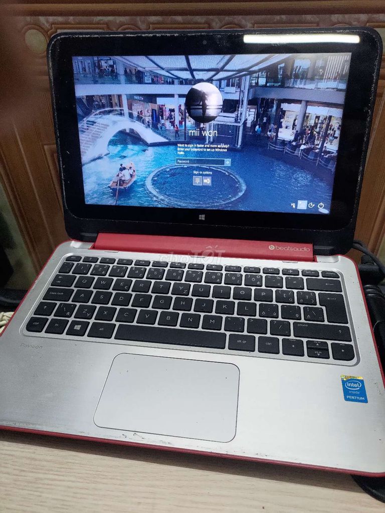 HP Pavilion Intel Pentium Đỏ. Mua bán Laptop tại Quận Long Biên Hà Nội được đăng bởi van vu hình 1