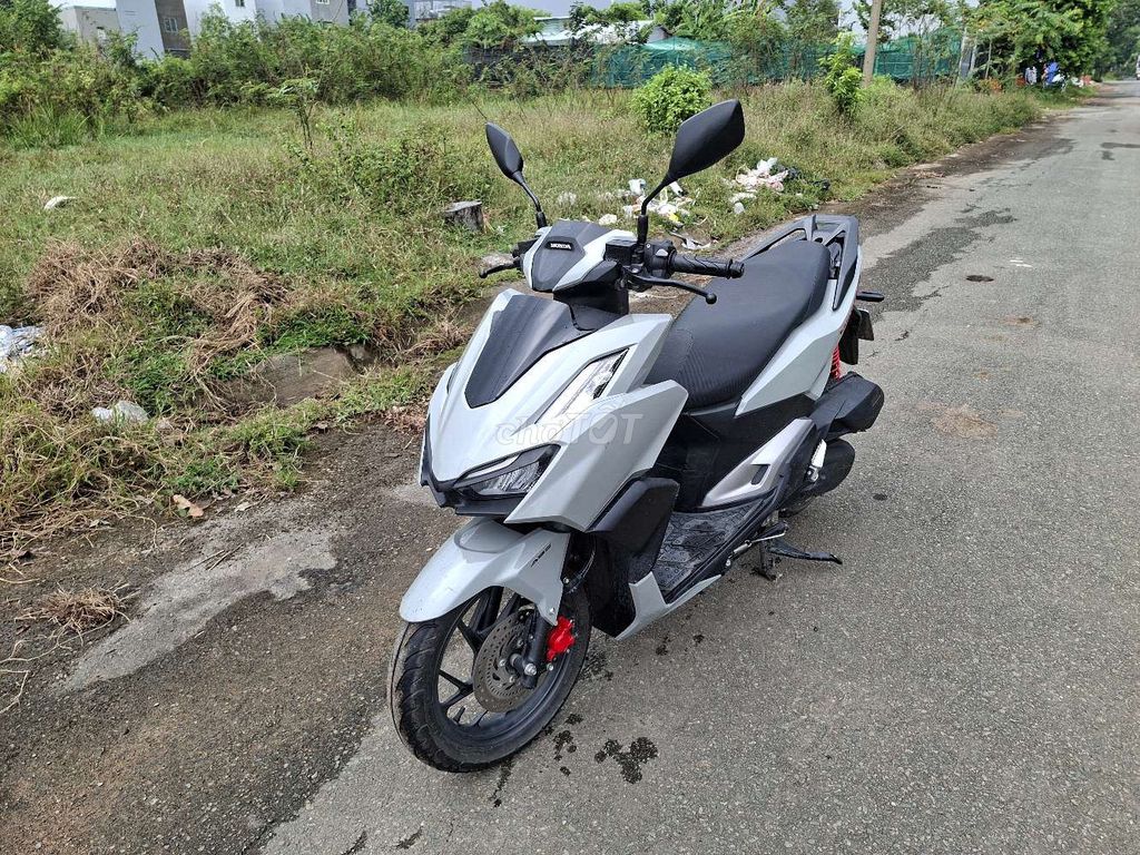 Cần bán xe Honda Vario 160 Xám Xi Măng. Mua bán Xe máy tại Thành phố Thủ Đức Tp Hồ Chí Minh được đăng bởi Thắng Ca hình 3