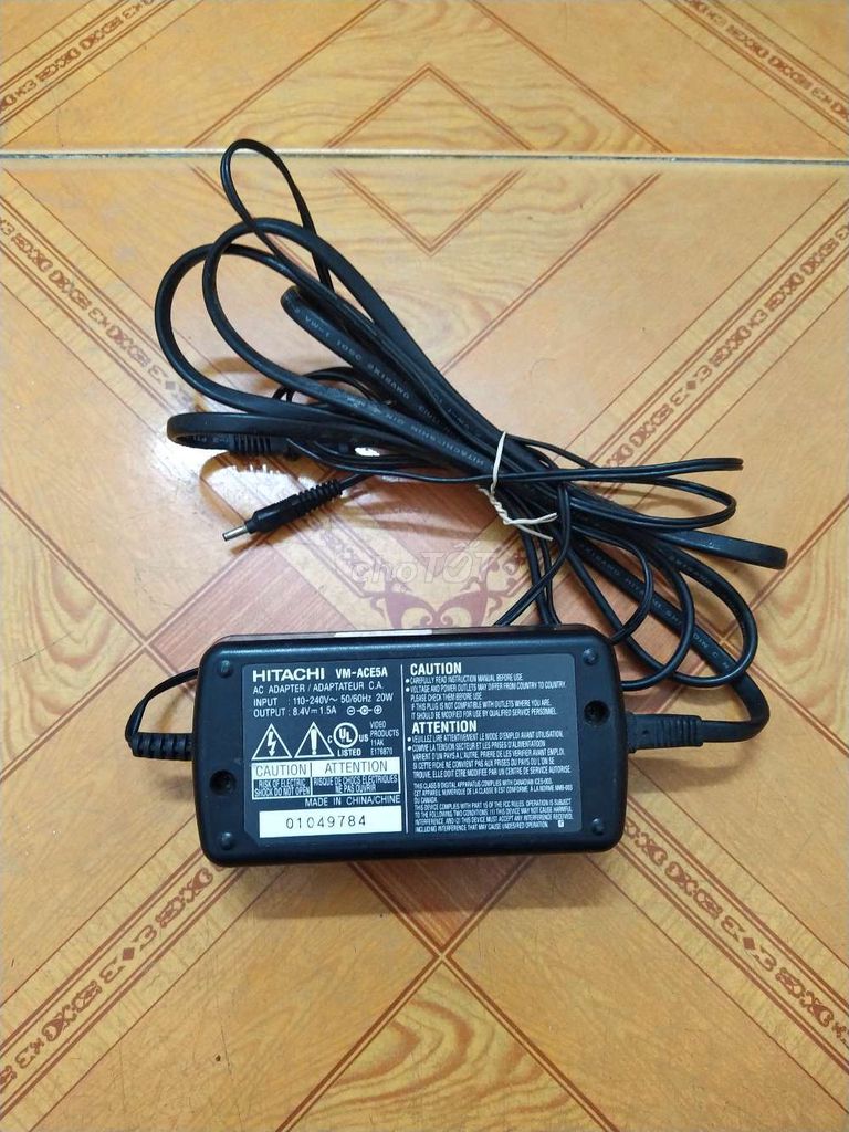 Adapter zin HITACHI Japan 8.4v 1.5A jack tròn nhỏ