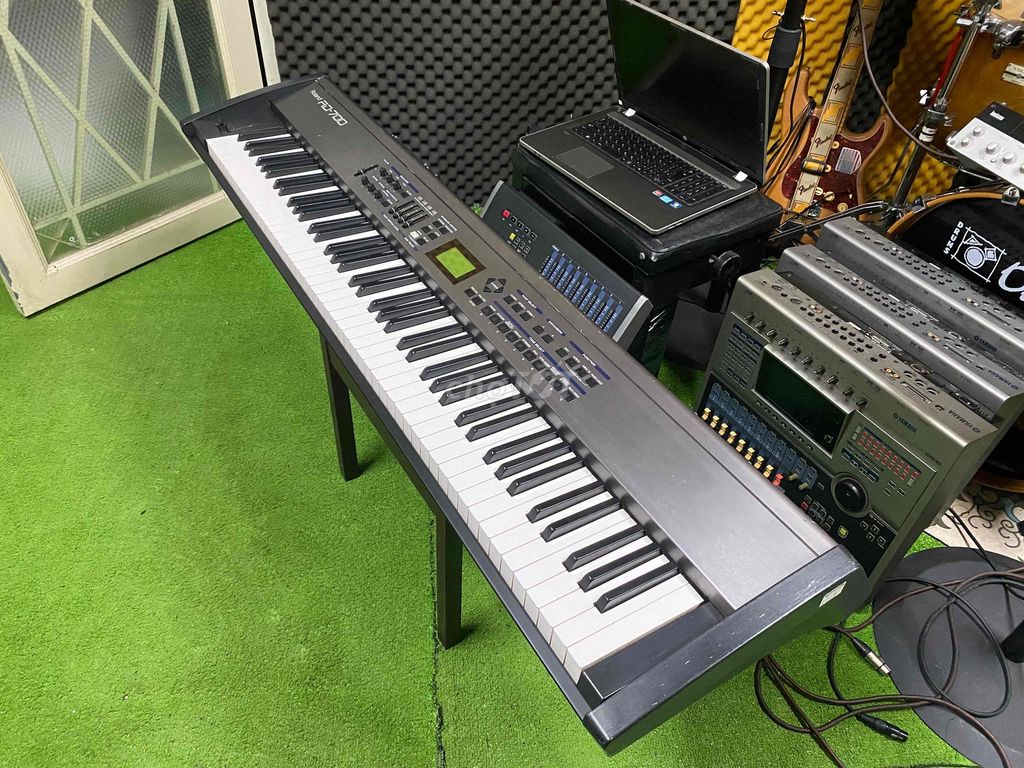 Roland Rd700 chuyên piano