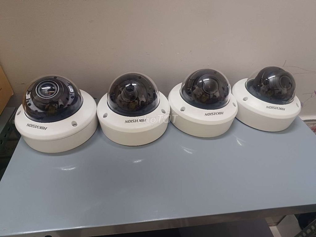 Camera Dome 2MP HIKVISION DS-2CE5AD3T-VPIT3ZF