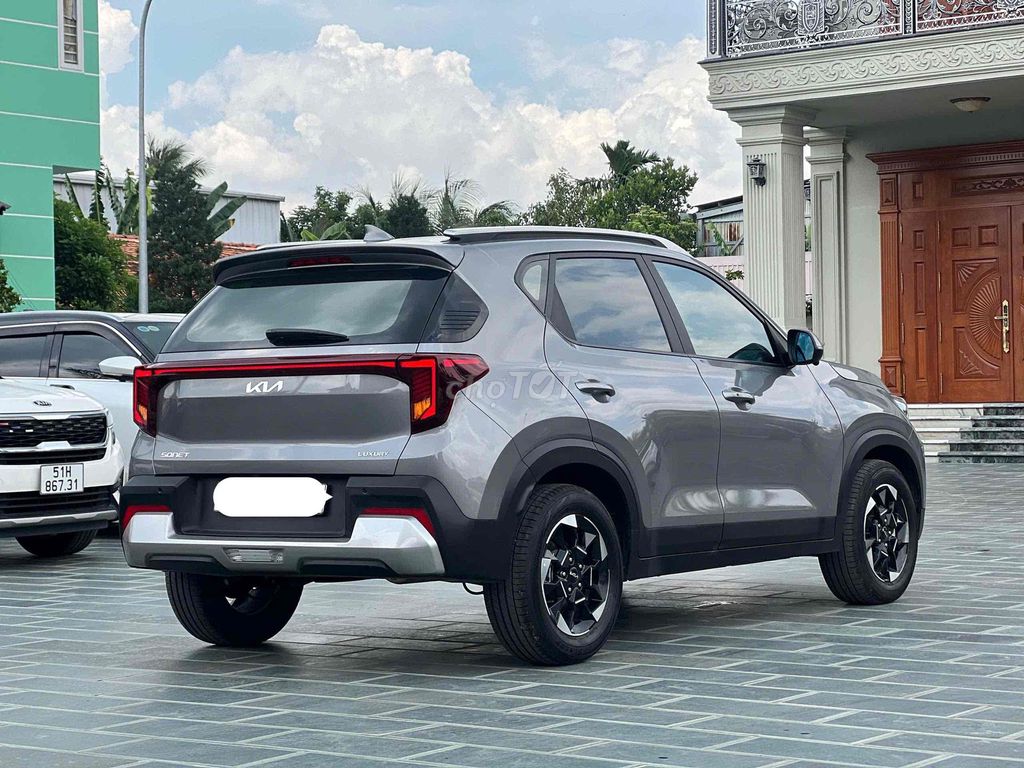 Kia Sonet Luxury 2024 Серый 17 тыс. км