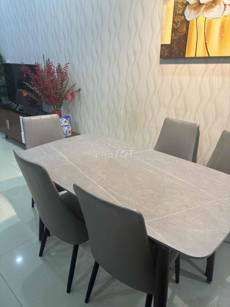 pass lại bộ bàn ăn mặt đá ghế da