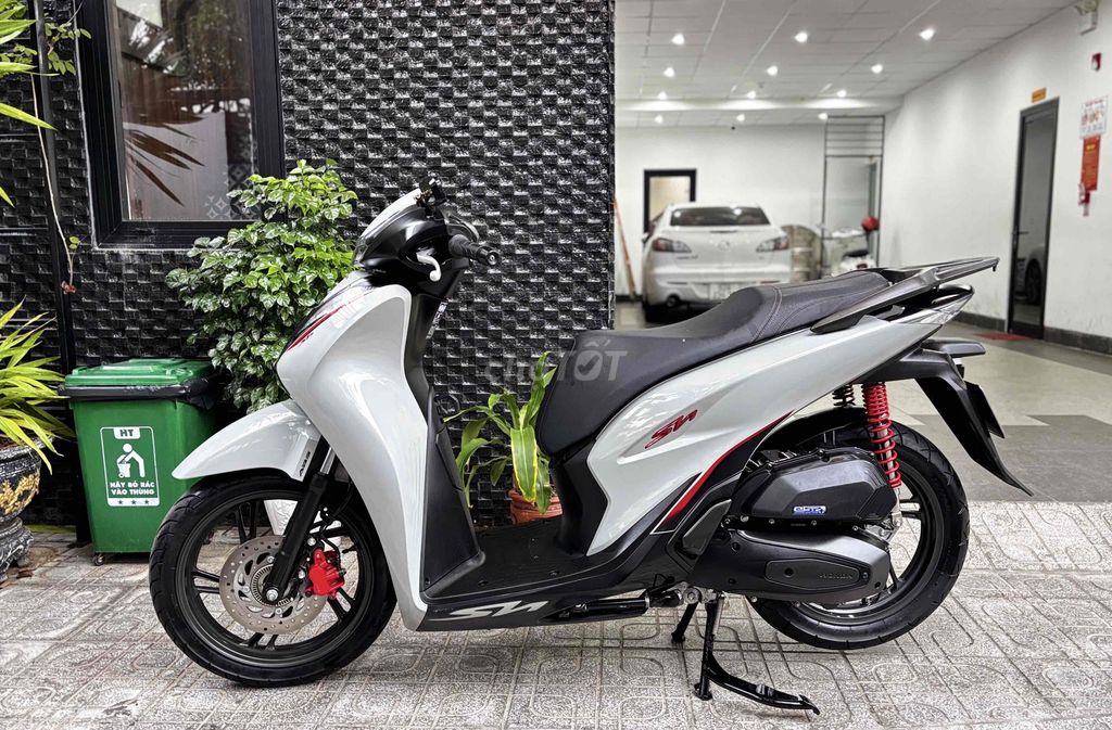 Honda SH 2025 ABS Серый цемент 3000 км