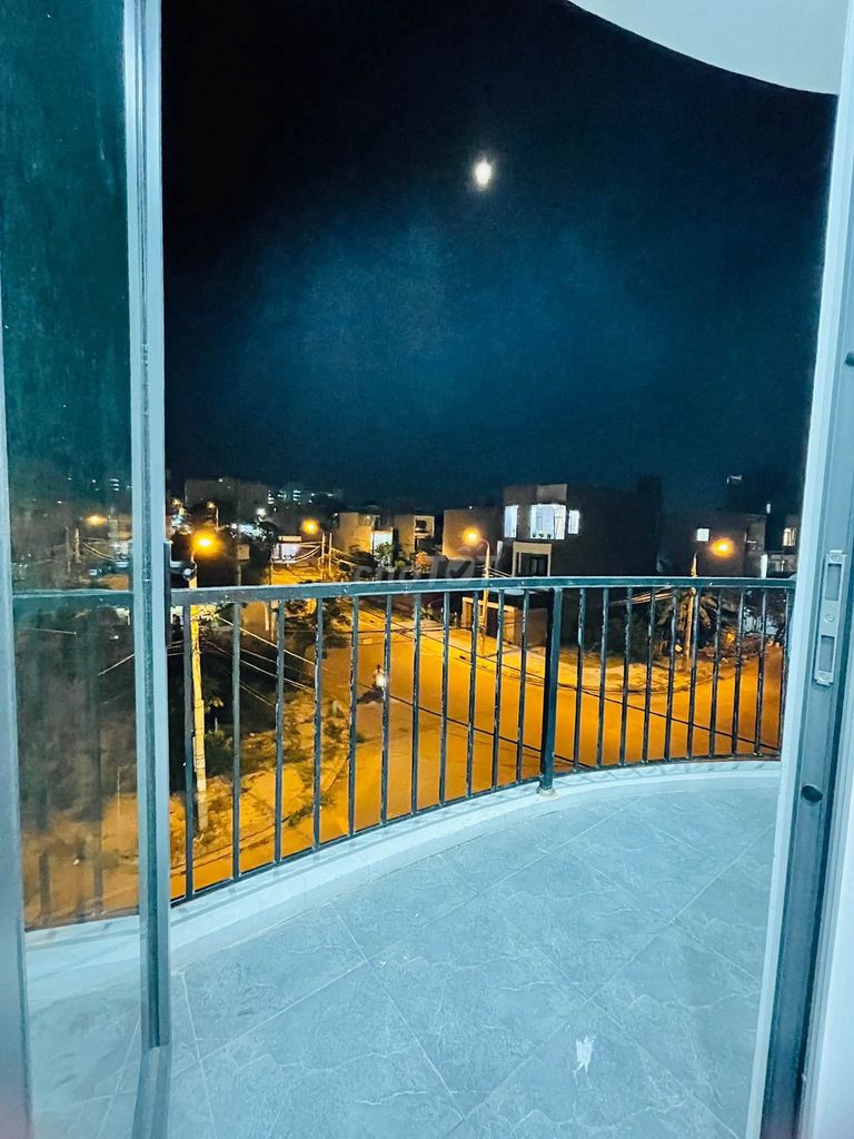 Cho thuê căn hộ studio 30m2, có ban công, khu Nam Việt Á