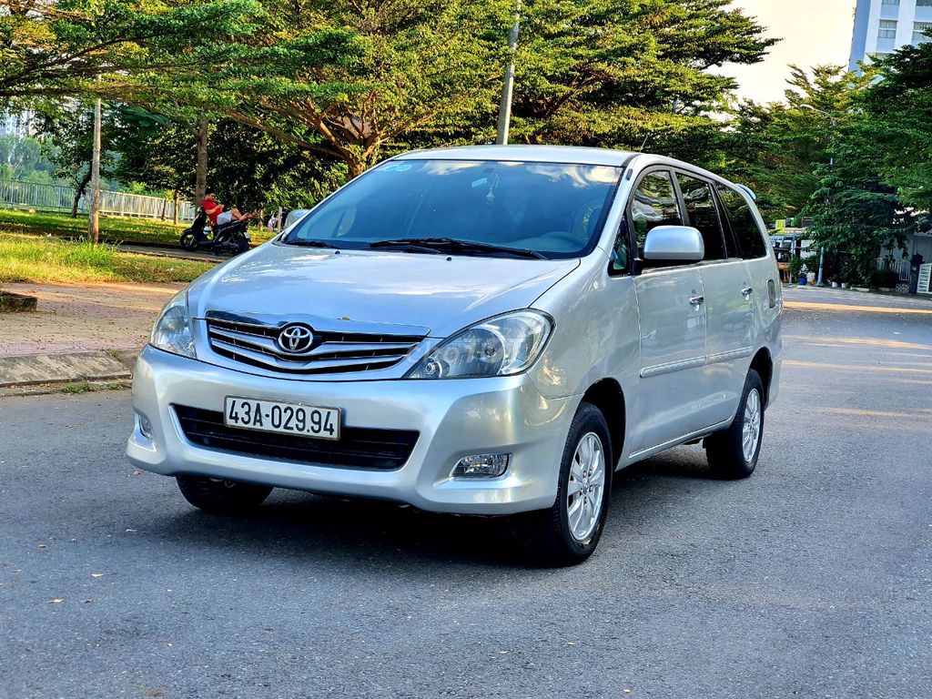 Toyota Innova 2011 G Sàn 2.0 - Ghi đẹp