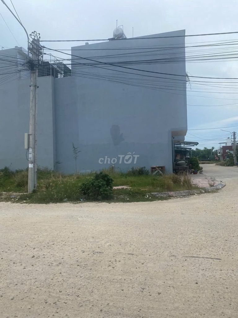 Cần bán lô đất ôm góc 2 mặt tiền đường chơ dinh giá 2 Cần bán lô đất ôm góc 2 mặt tiền đường chơ dinh giá 2