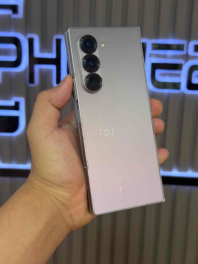 Samsung Z Fold 6 256GB Xám titan 2 sim. Mua bán Điện thoại tại Quận 3 Tp Hồ Chí Minh được đăng bởi Phone2Hand hình 1