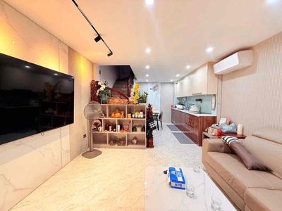 Nhà phố 40 m² · 3 PN · Đường Lạc Long Quân