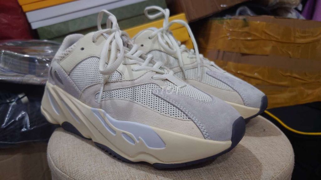 Pass đôi giày Yeezy700 size40. Mua bán Giày dép tại Quận 8 Tp Hồ Chí Minh được đăng bởi Phạm Gia RV hình 1