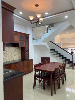 Rent · 5 bd · 190 м² · Thành phố Thủ Đức, ул. Đường Quốc lộ 13