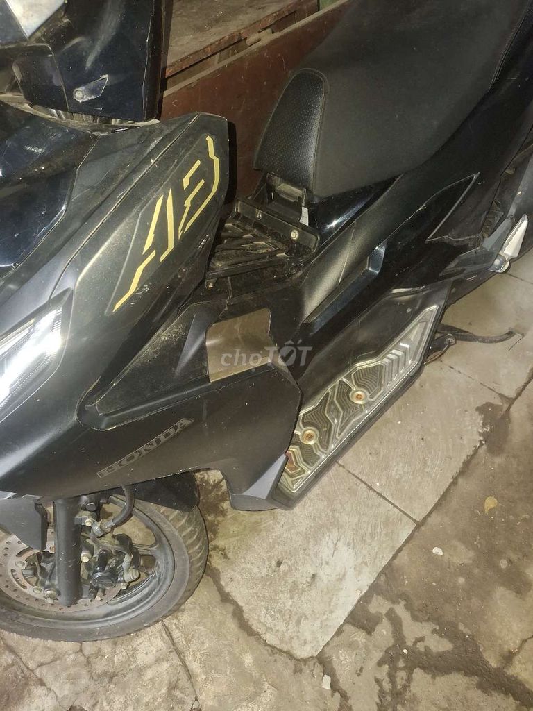 Honda Air Blade 125 2024 черный с золотым