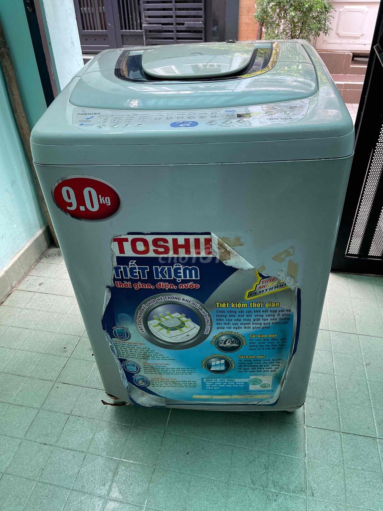 Máy giặt Toshiba 9kg còn xài mục chân