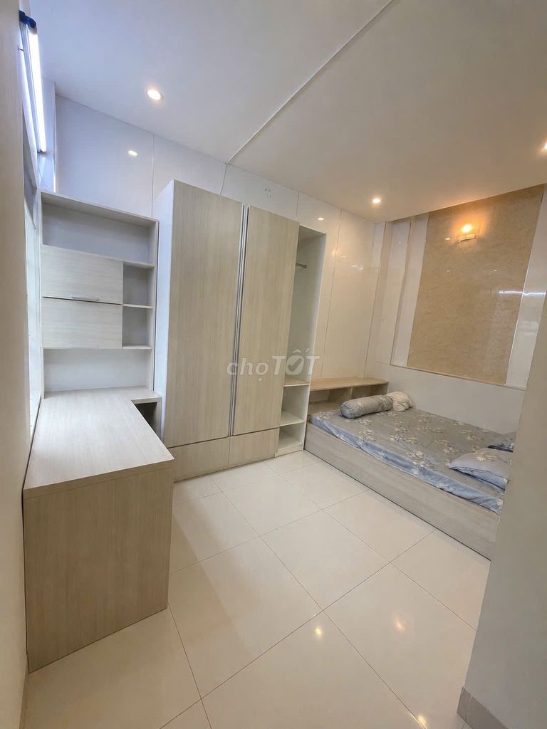 Cho thuê nhà 3 tầng đường Núi Thành gần Quảng trường 29/3