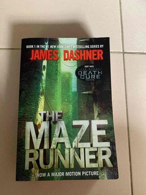 sách the maze runner (bản tiếng Anh)