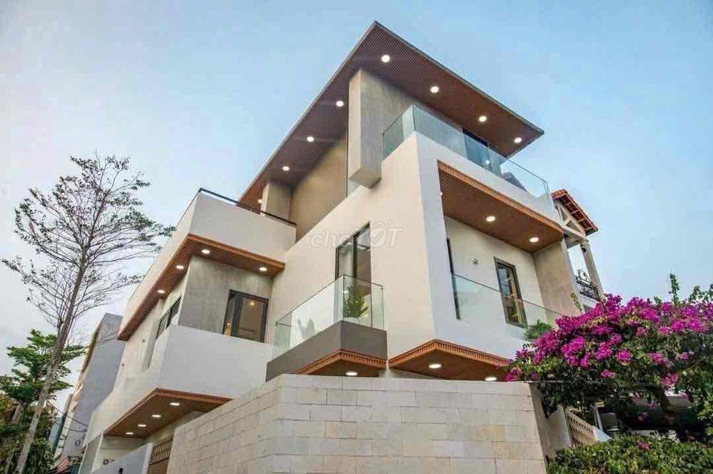Аренда · 5 комн. · 150 м² · Quận Hải Châu, ул. Đường Nguyễn Sơn