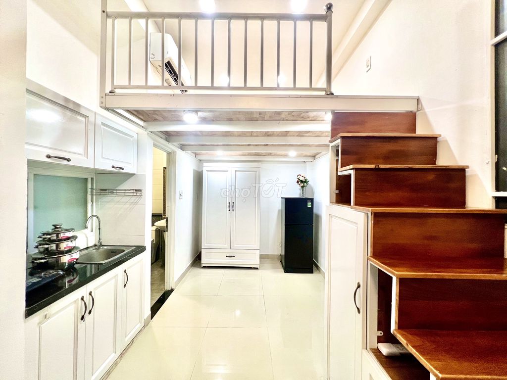 GÁC LỬNG CỬA SỔ THOÁNG NGAY PHỐ ẨM THỰC PHAN XÍCH LONG