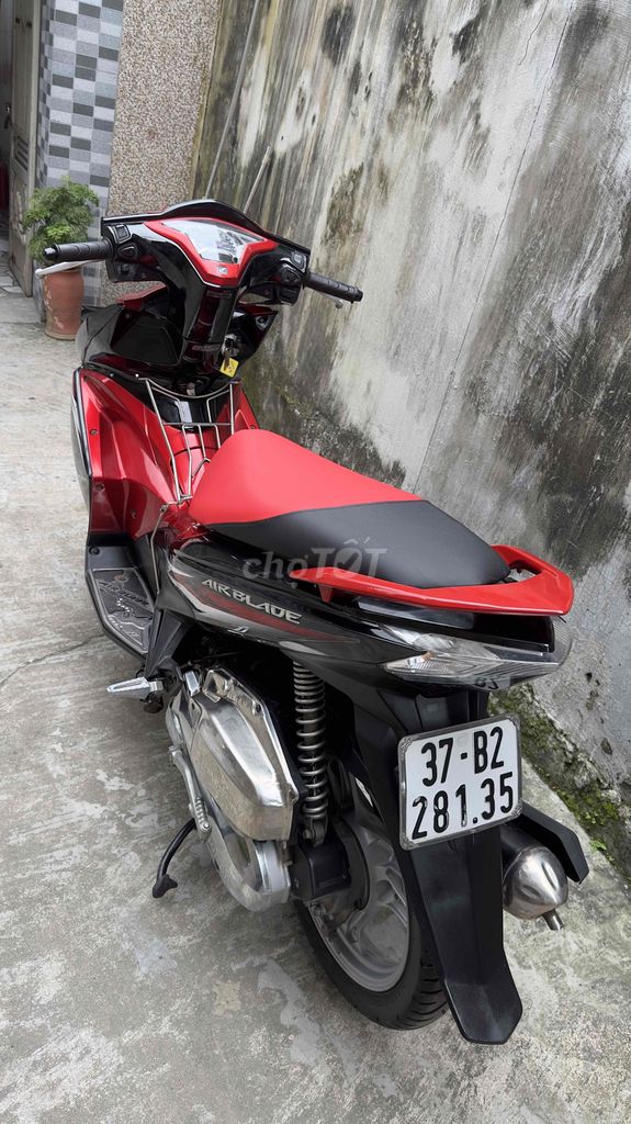 Honda Air Blade 125 Đỏ đen. Mua bán Xe máy tại Thành phố Vinh Nghệ An được đăng bởi cửa hàng xe máy hồng sáng hình 5