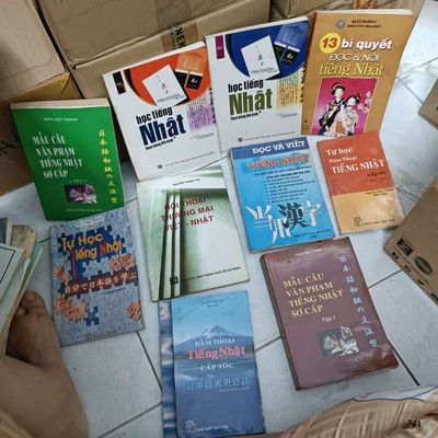 Sách học tiếng Anh, Hoa, Nhật, vi tính